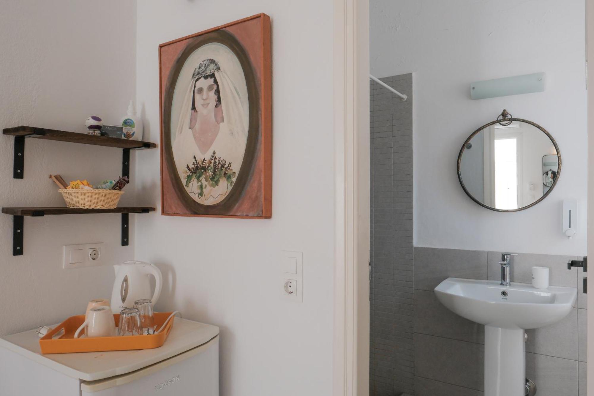Angela's 2* Mykonos Town